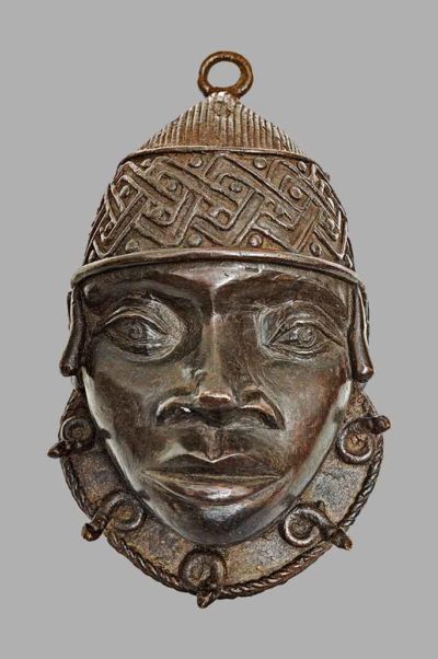 Masque pendentif uhunmwun ekue Edo Benin Nigeria
