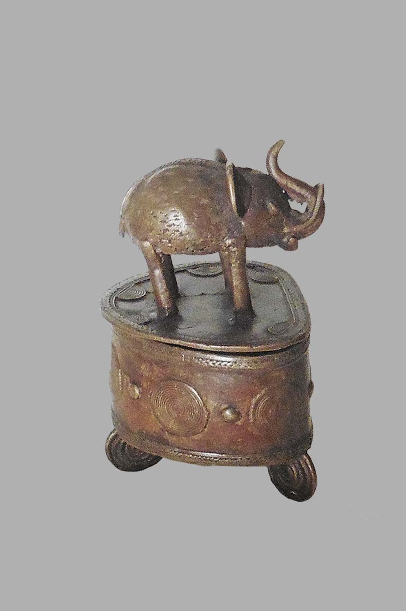 Boîte Akan éléphant en bronze