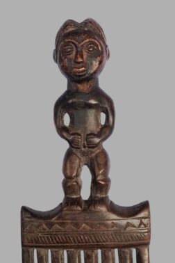 peigne baoule en bois en provenance de la cote divoire