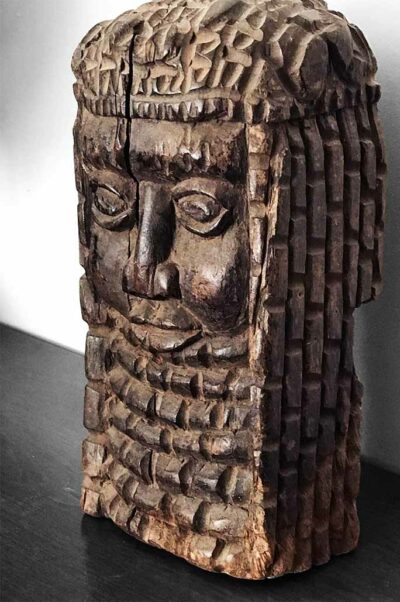 tete commémorative dun oba en bois royaume edo benin du nigéria